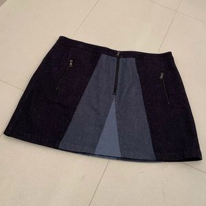 BCBG Denim Skirt / Size:Medium / Like New
